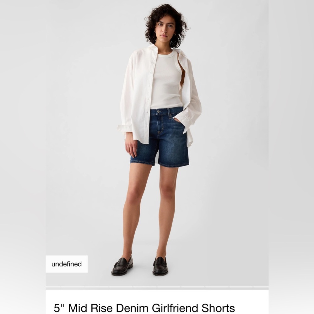 NWT GAP 5” Girlfriend short mid rise size 26/2 dark wash